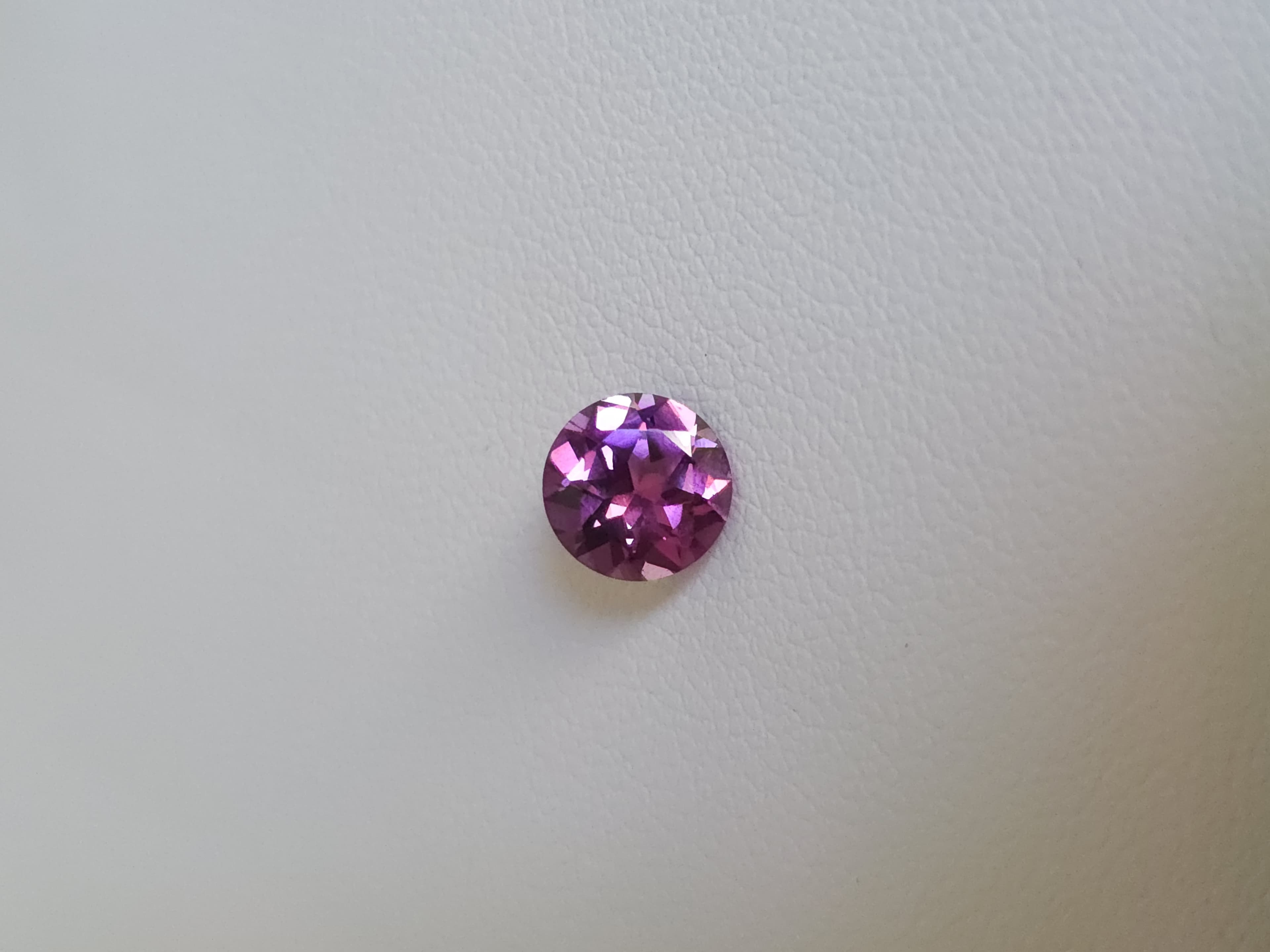 Rhodolite, en attente de sa prochaine création